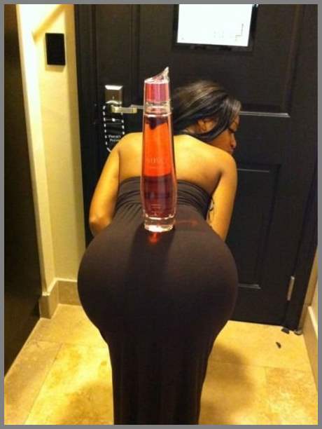 Девушки. Вид сзади