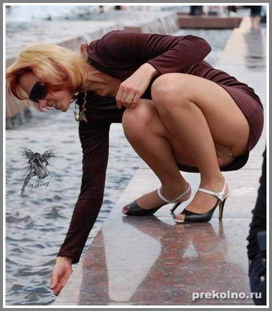 Бедра и задницы под юбками