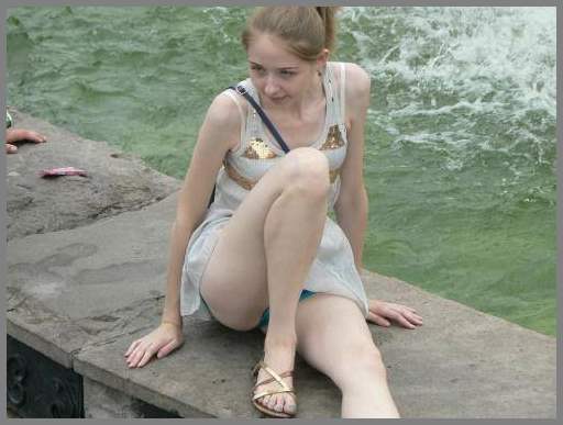 Засветы под юбки дамам