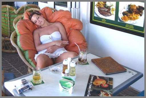 Грязные трусы и волосатые пизды грешниц в юбках