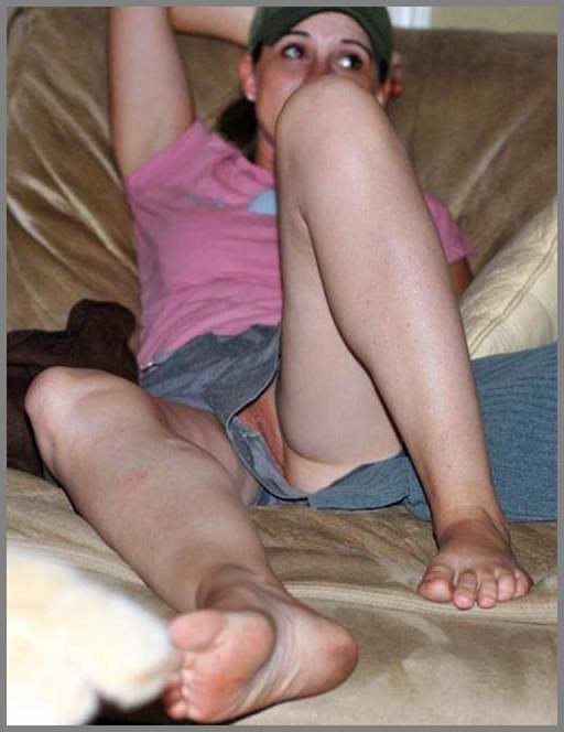 Грязные трусы и волосатые пизды грешниц в юбках