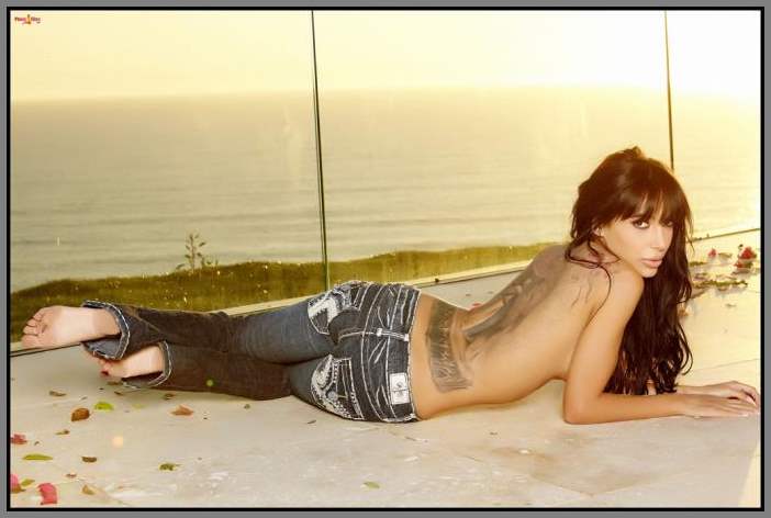 Сногсшибательная мулатка