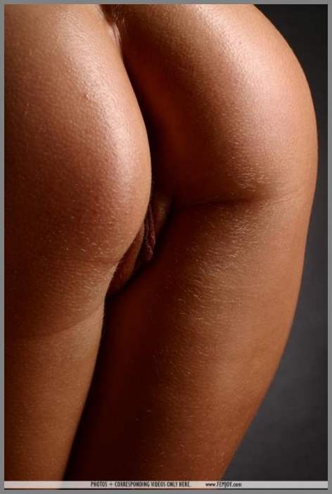 Горячая женская попа крупно