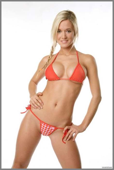 Грудастая блондинка в экстазе