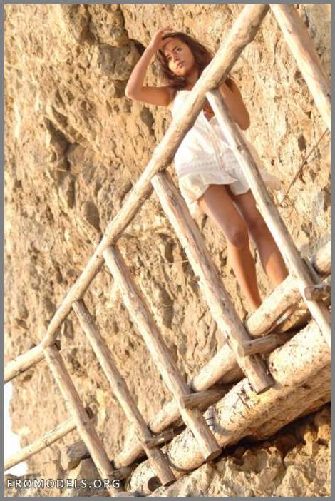 Девушка в горах