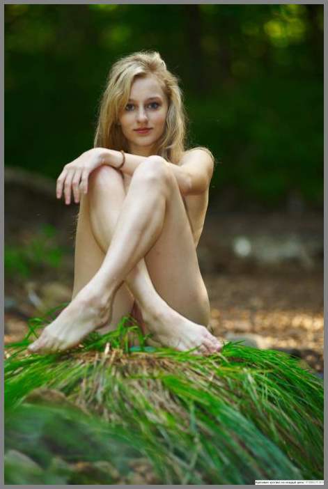 Погуляла голой