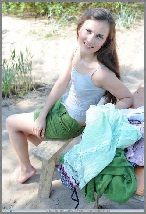 Эротический фотосет на песочке