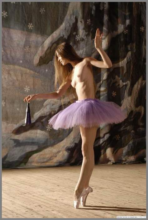 Эротический фотосет балерины