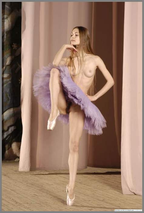Эротический фотосет балерины
