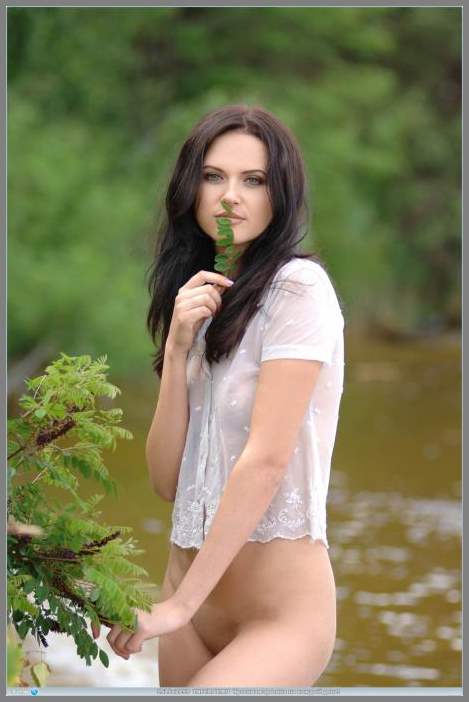 Жопа+красивые глаза=баба