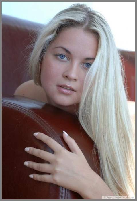 Сексуальная голубоглазка