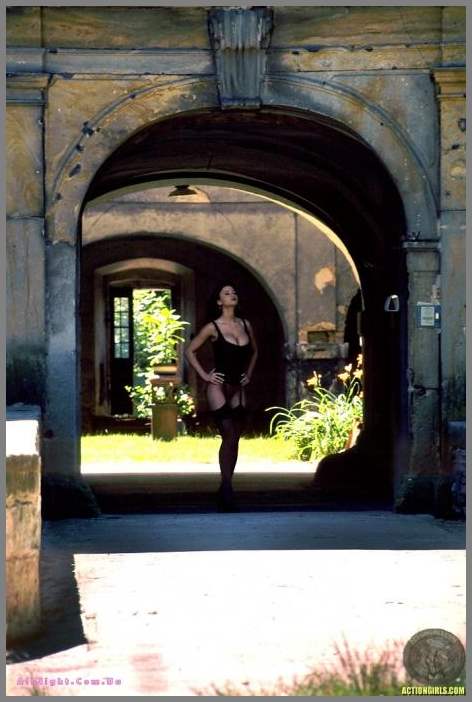 Экскурсия по трущобам с эротической моделью Veronika Zemanova