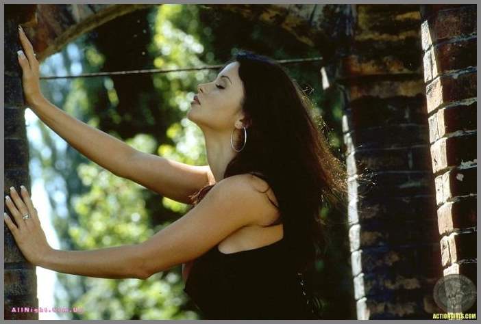 Экскурсия по трущобам с эротической моделью Veronika Zemanova