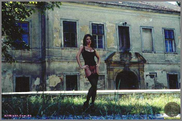 Экскурсия по трущобам с эротической моделью Veronika Zemanova