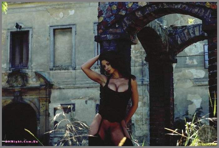 Экскурсия по трущобам с эротической моделью Veronika Zemanova