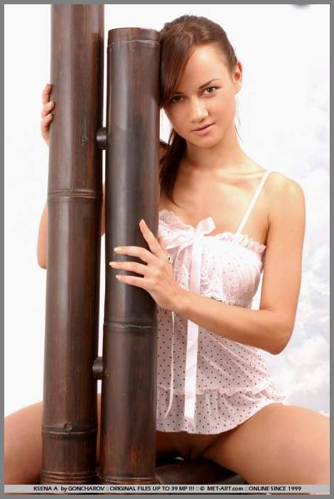 Проявляющая немалые таланты в эротике Ksenia