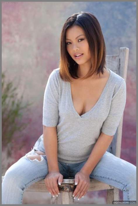 Азиатка показала кису раком