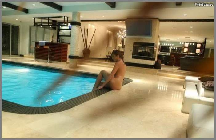 НЮ - фото со скрытой камеры в бассейне