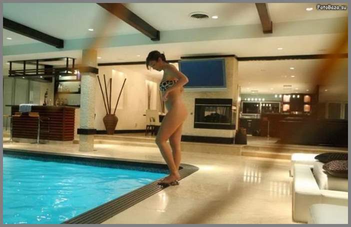 НЮ - фото со скрытой камеры в бассейне