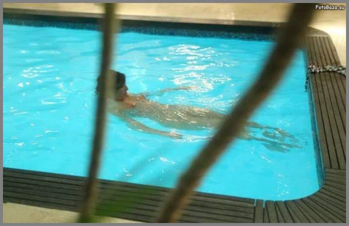 НЮ - фото со скрытой камеры в бассейне
