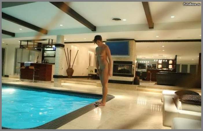 НЮ - фото со скрытой камеры в бассейне