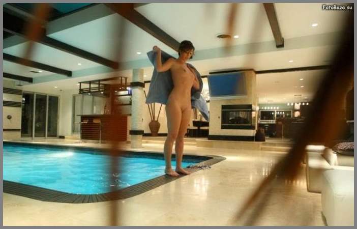 НЮ - фото со скрытой камеры в бассейне