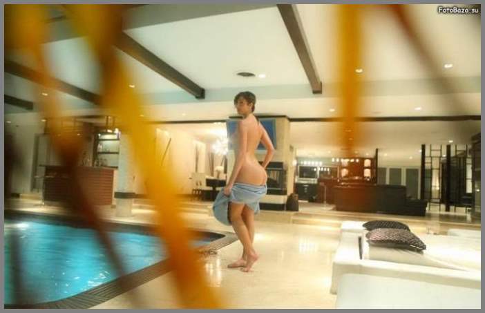 НЮ - фото со скрытой камеры в бассейне