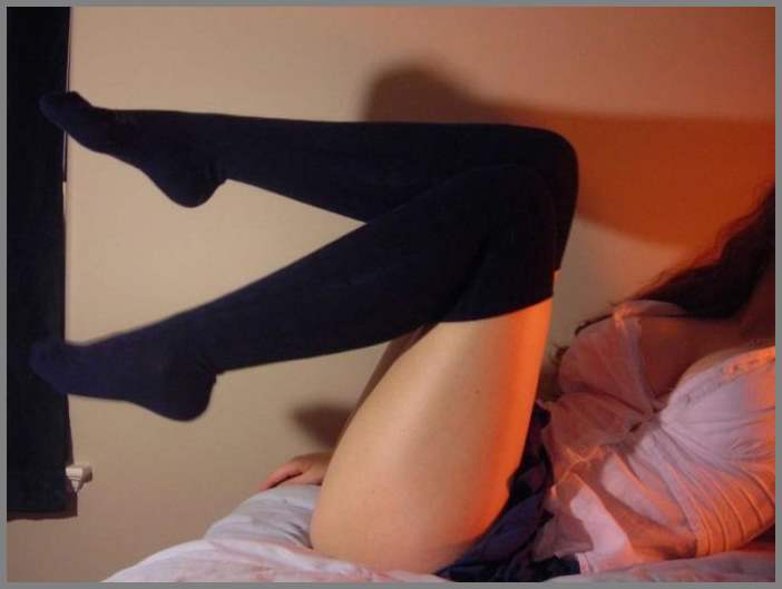 Фото НЮ - рыжая сексуальная девочка показывает свои прелести