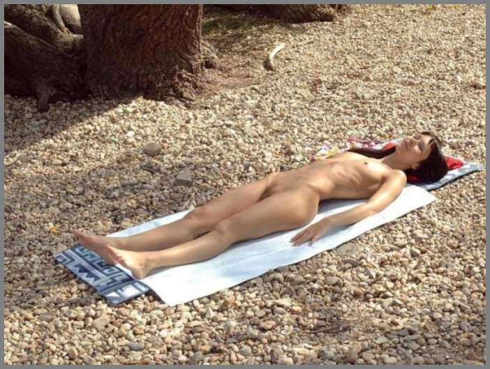 Ню фото - нудистки на природе