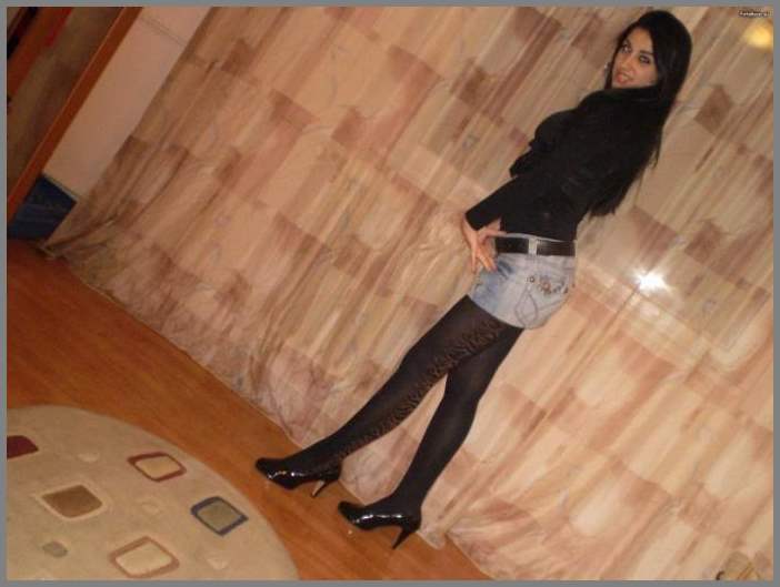 Частное НЮ - очень сексапильная девчёнка в разных позах