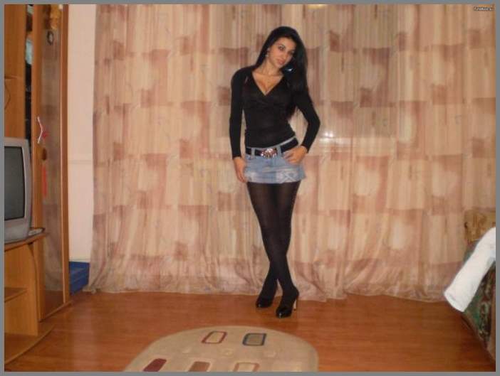 Частное НЮ - очень сексапильная девчёнка в разных позах