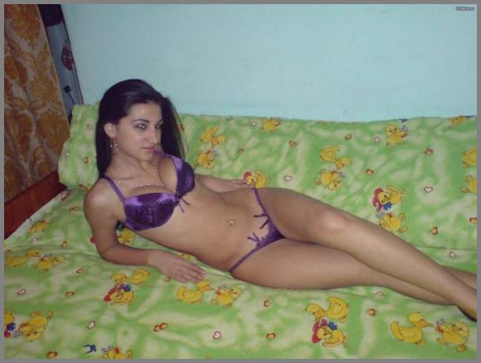 Частное НЮ - очень сексапильная девчёнка в разных позах