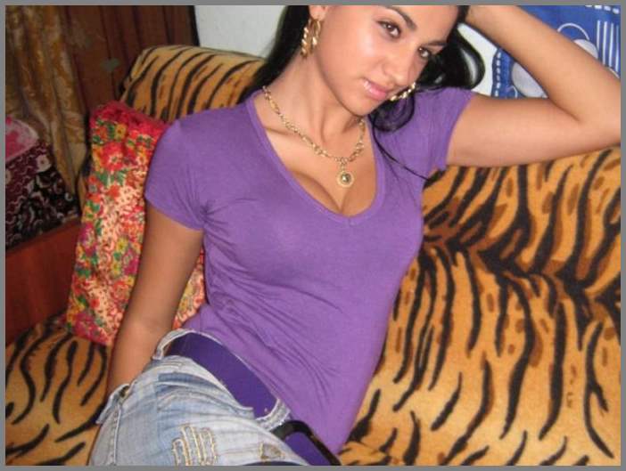 Частное НЮ - очень сексапильная девчёнка в разных позах