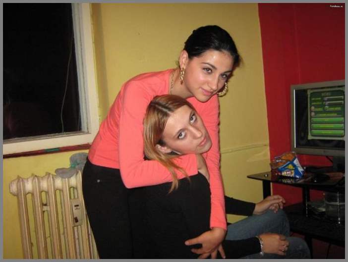 Частное НЮ - очень сексапильная девчёнка в разных позах