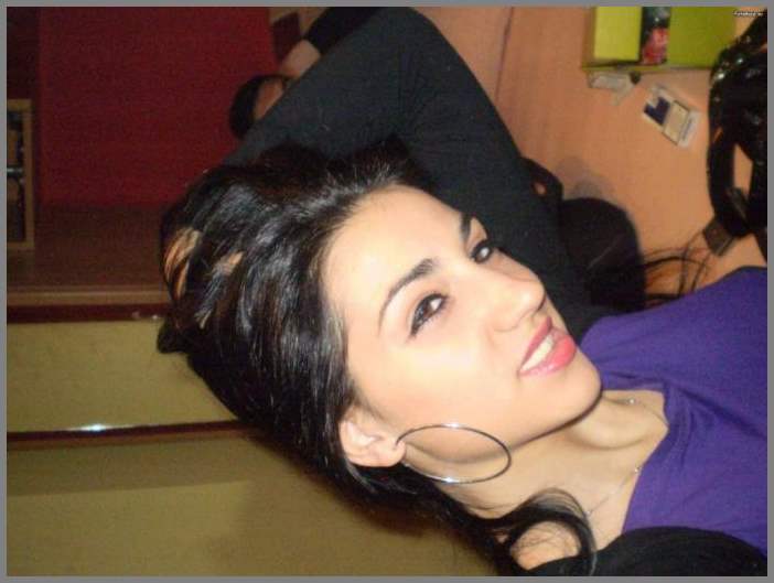 Частное НЮ - очень сексапильная девчёнка в разных позах