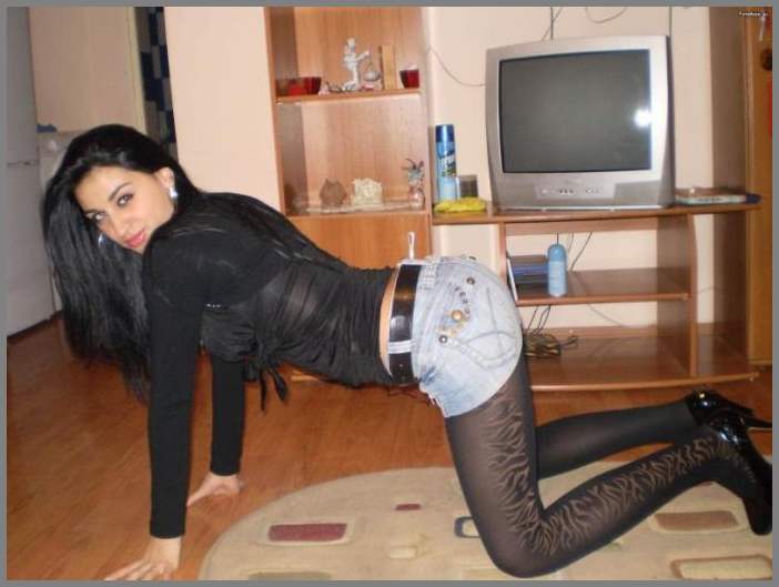 Частное НЮ - очень сексапильная девчёнка в разных позах