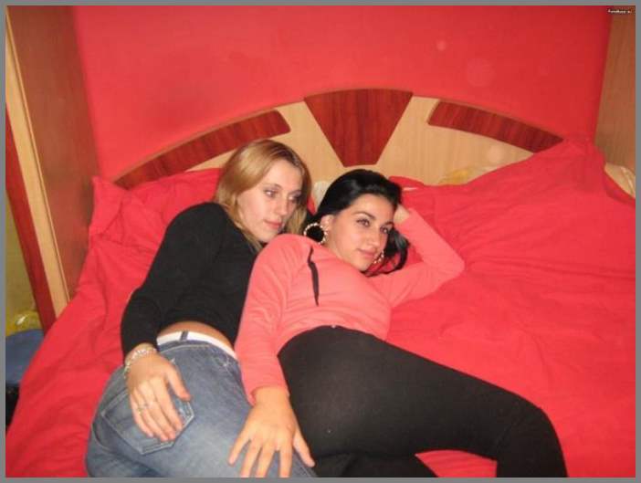 Частное НЮ - очень сексапильная девчёнка в разных позах