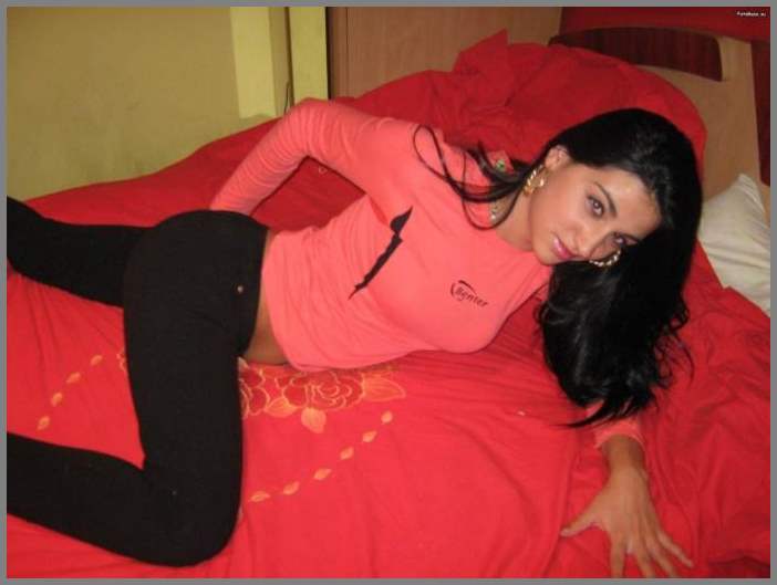 Частное НЮ - очень сексапильная девчёнка в разных позах