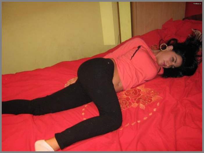 Частное НЮ - очень сексапильная девчёнка в разных позах