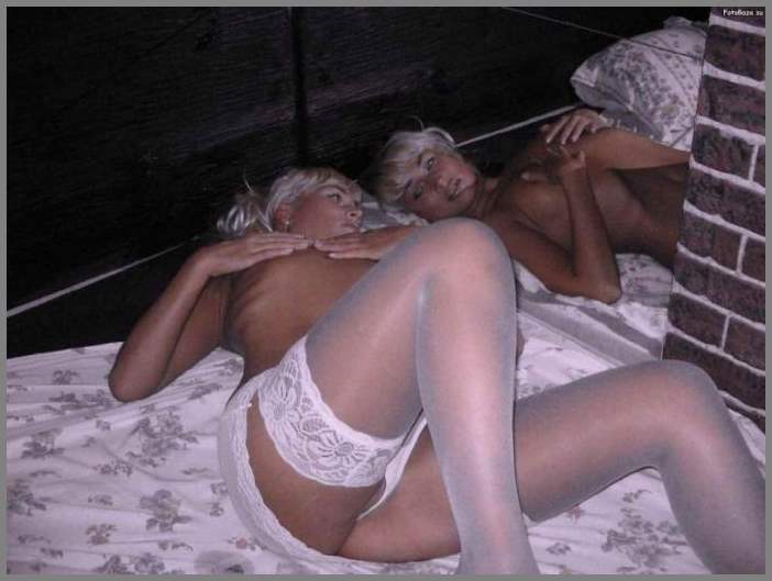 две подружки красотки. Брюнетка и блондинка