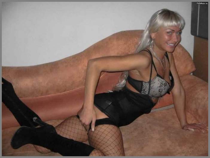 две подружки красотки. Брюнетка и блондинка