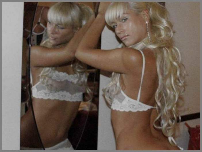 две подружки красотки. Брюнетка и блондинка