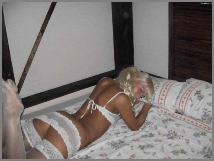 две подружки красотки. Брюнетка и блондинка