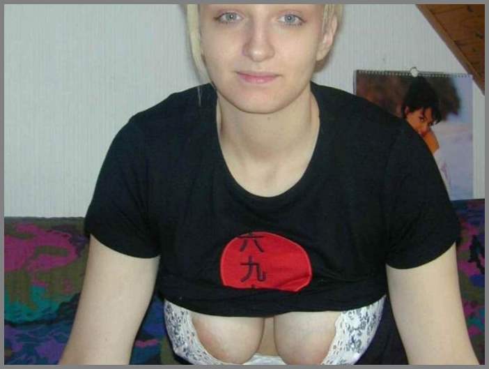 НЮ - домохозяйка Оля с большой грудью