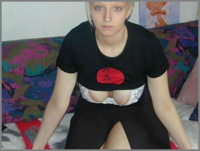 НЮ - домохозяйка Оля с большой грудью