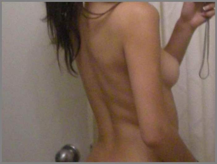 Фото НЮ - Белую шлюху нигеры жестко трахнули на полу