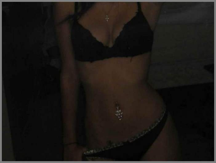 Фото НЮ - Белую шлюху нигеры жестко трахнули на полу