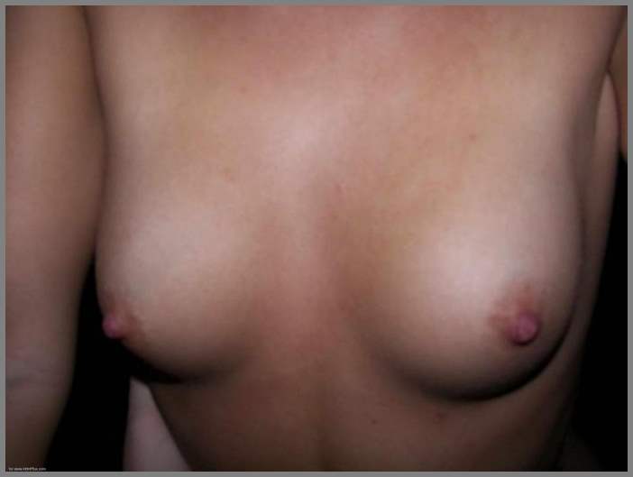 Встала раком и ждет когда всунут самотык в анальную дырку