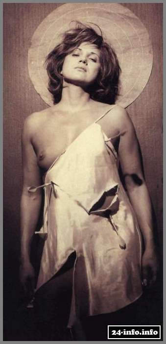 Голая Иоланда Чен (фото 18+)