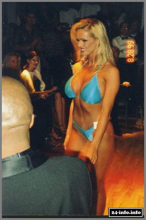 Голая звезда Брук Ричардс